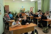 Школьники на встрече с писателем В. Софиенко